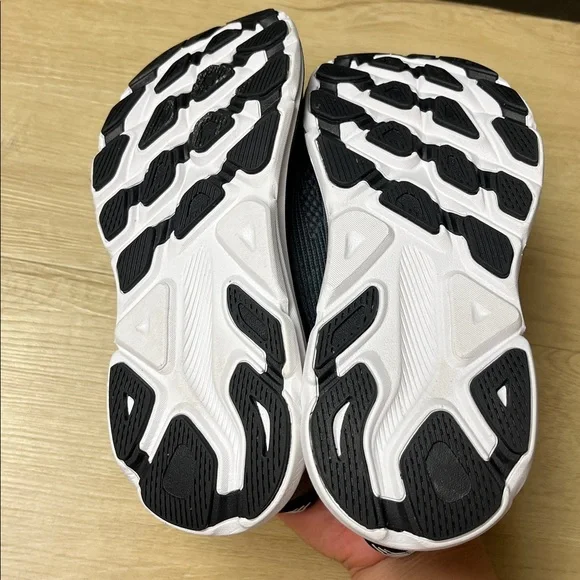 HOKA Kids' Grade School Clifton 9 Running Shoes, SIZE 3 1/2 - Picture 9 of 10